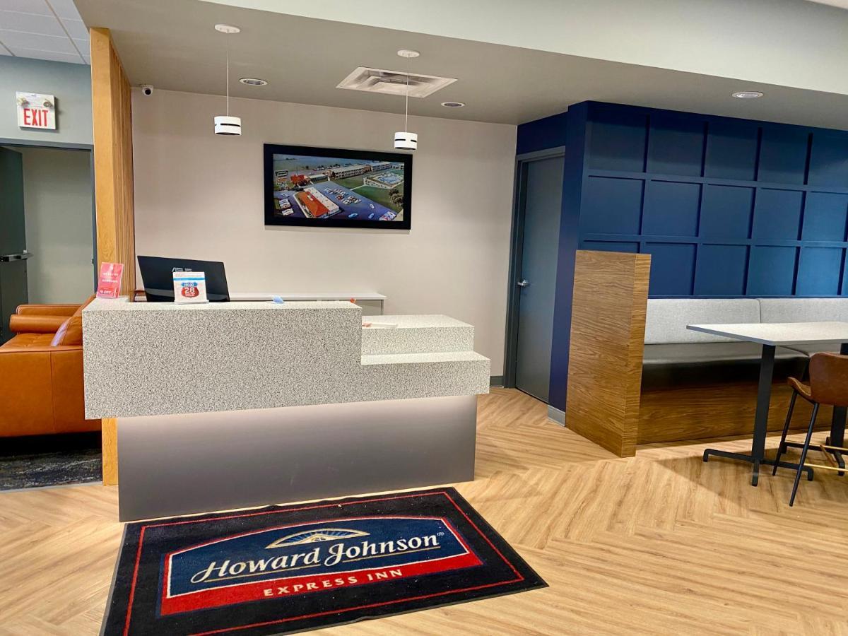 Howard Johnson By Wyndham Winnipeg West Экстерьер фото