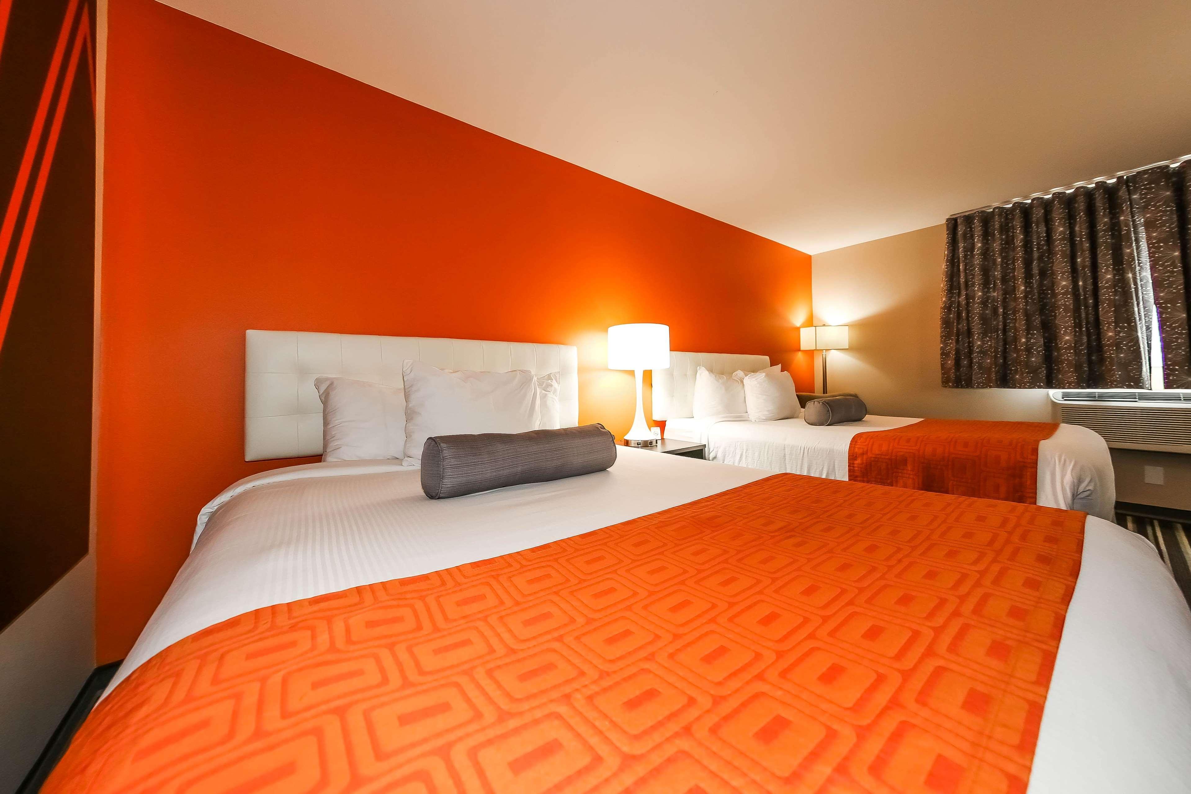 Howard Johnson By Wyndham Winnipeg West Экстерьер фото