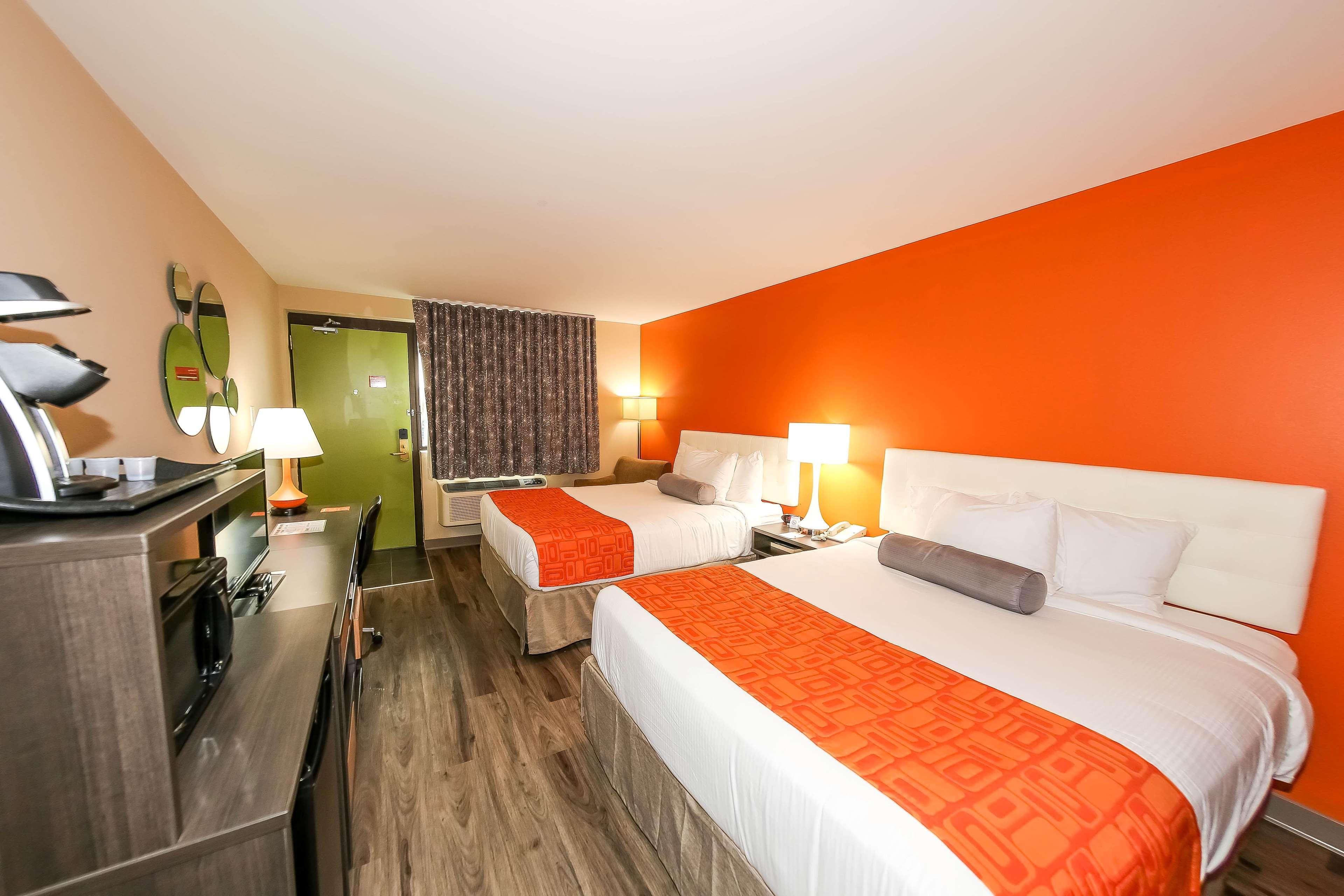 Howard Johnson By Wyndham Winnipeg West Экстерьер фото