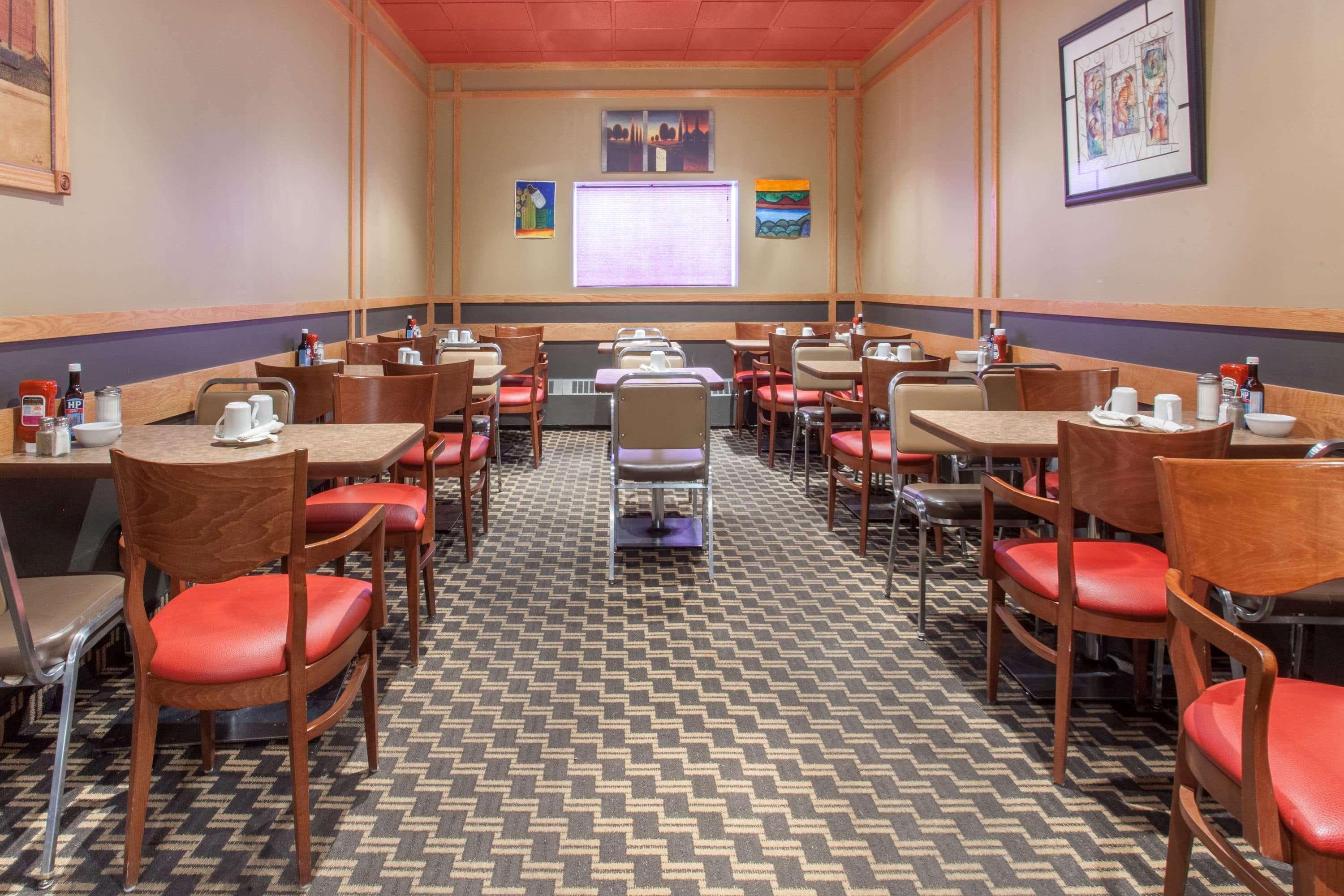 Howard Johnson By Wyndham Winnipeg West Экстерьер фото