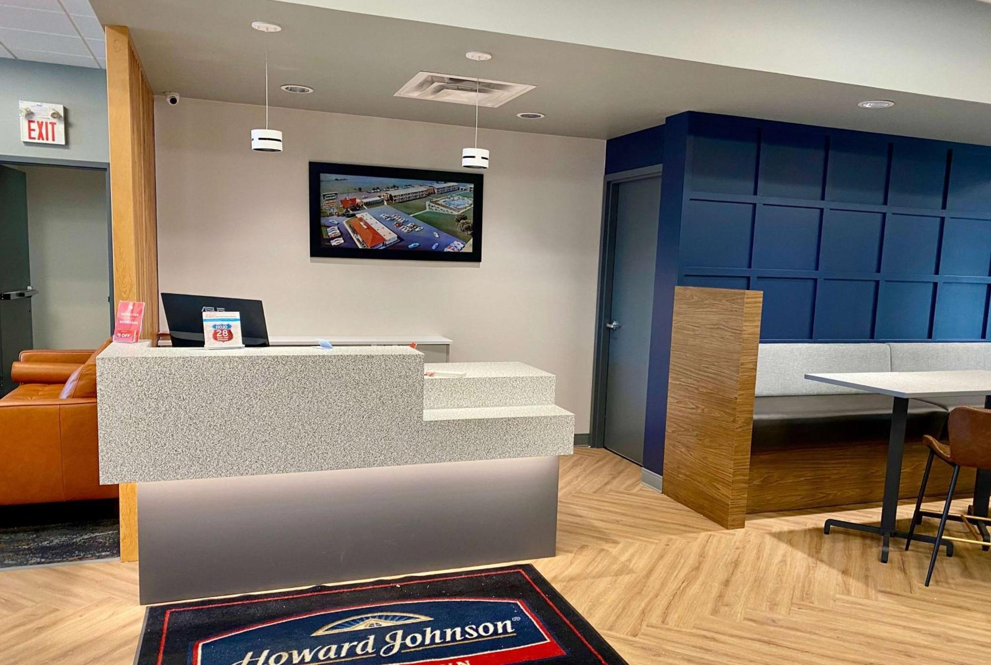 Howard Johnson By Wyndham Winnipeg West Экстерьер фото