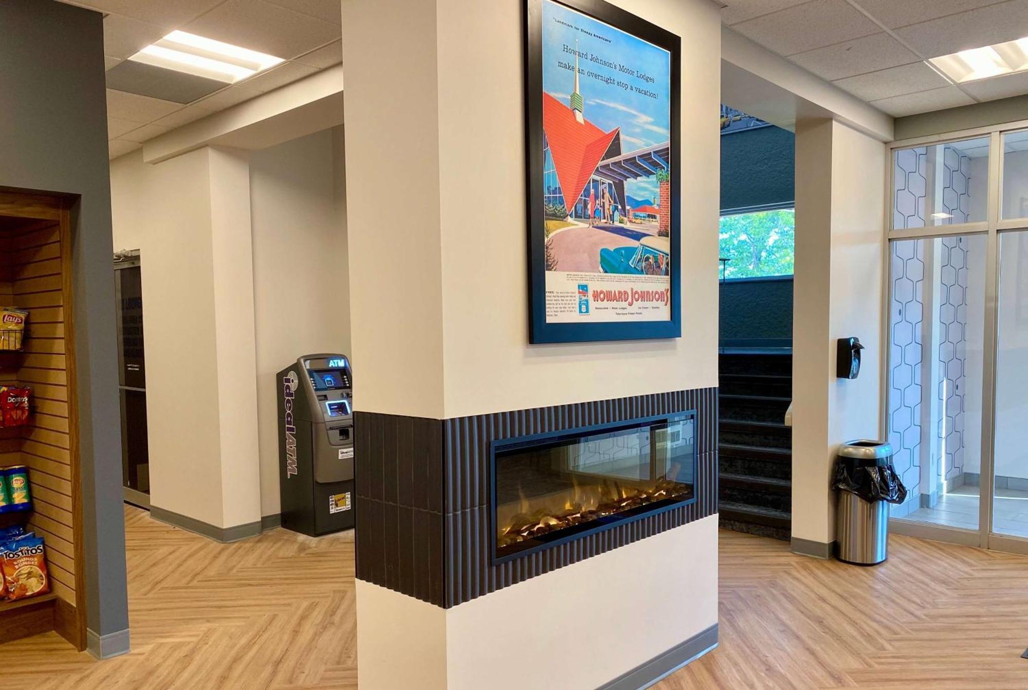 Howard Johnson By Wyndham Winnipeg West Экстерьер фото
