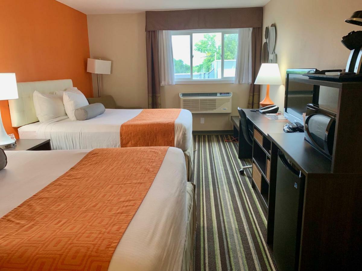 Howard Johnson By Wyndham Winnipeg West Экстерьер фото