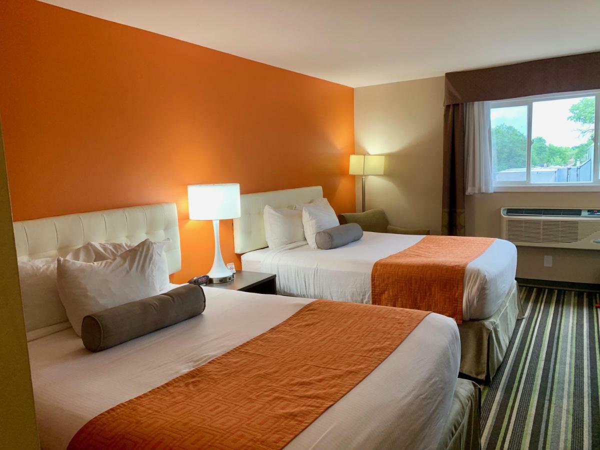 Howard Johnson By Wyndham Winnipeg West Экстерьер фото