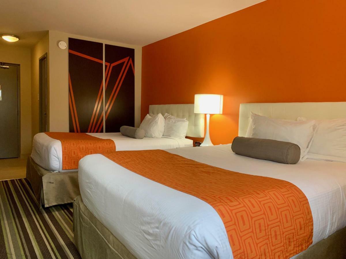 Howard Johnson By Wyndham Winnipeg West Экстерьер фото