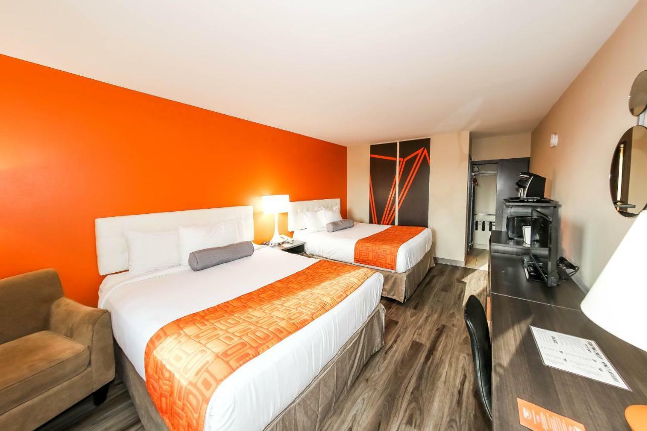 Howard Johnson By Wyndham Winnipeg West Экстерьер фото